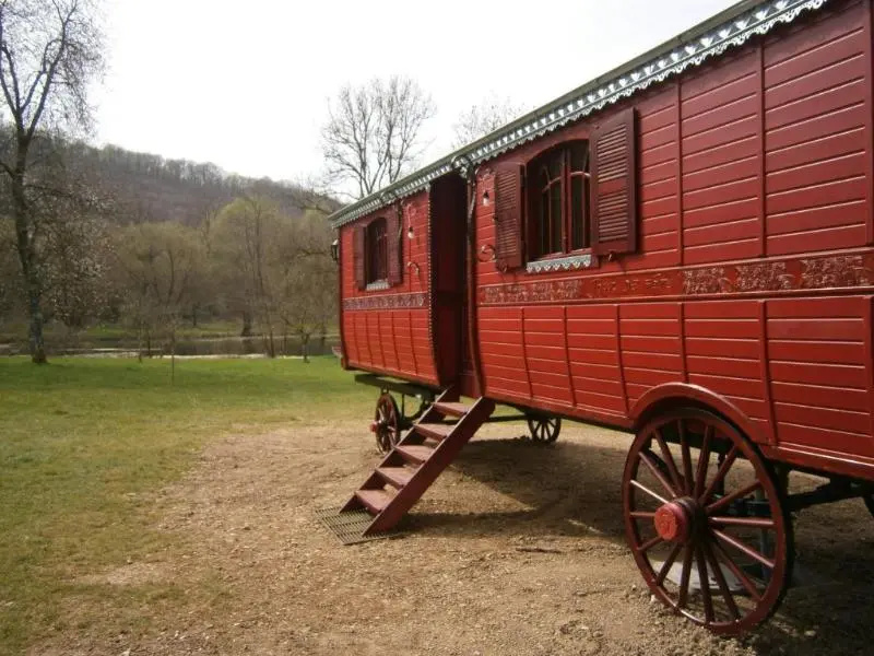 Logis Hotel la Source Bleue