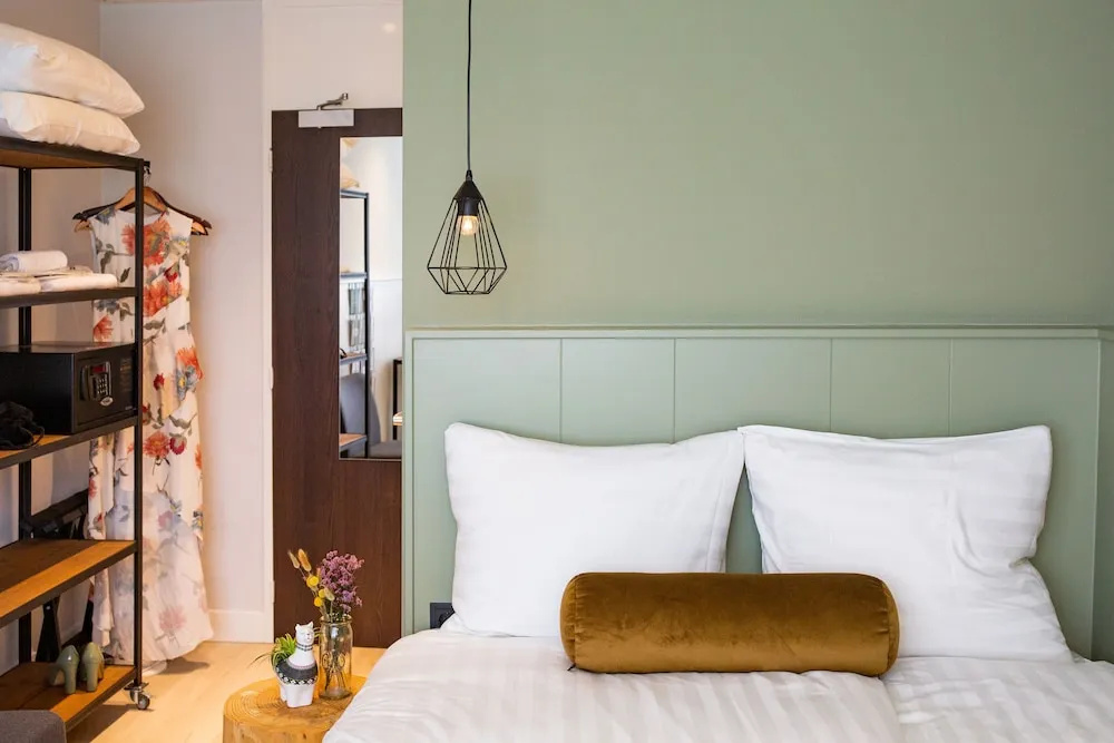 Comfort room