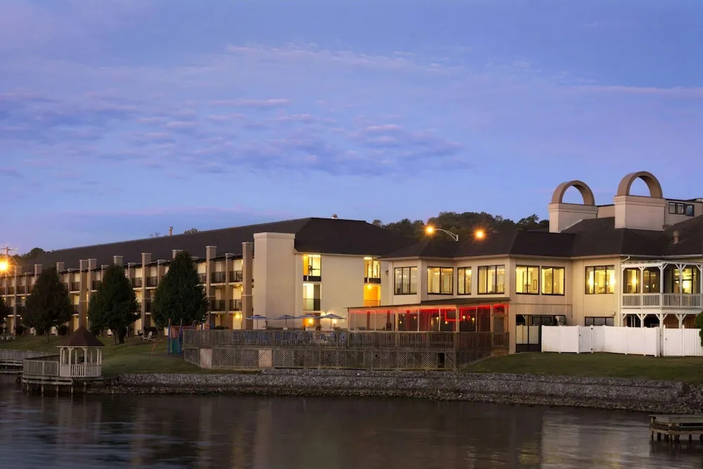 Holiday Inn Lake Guntersville