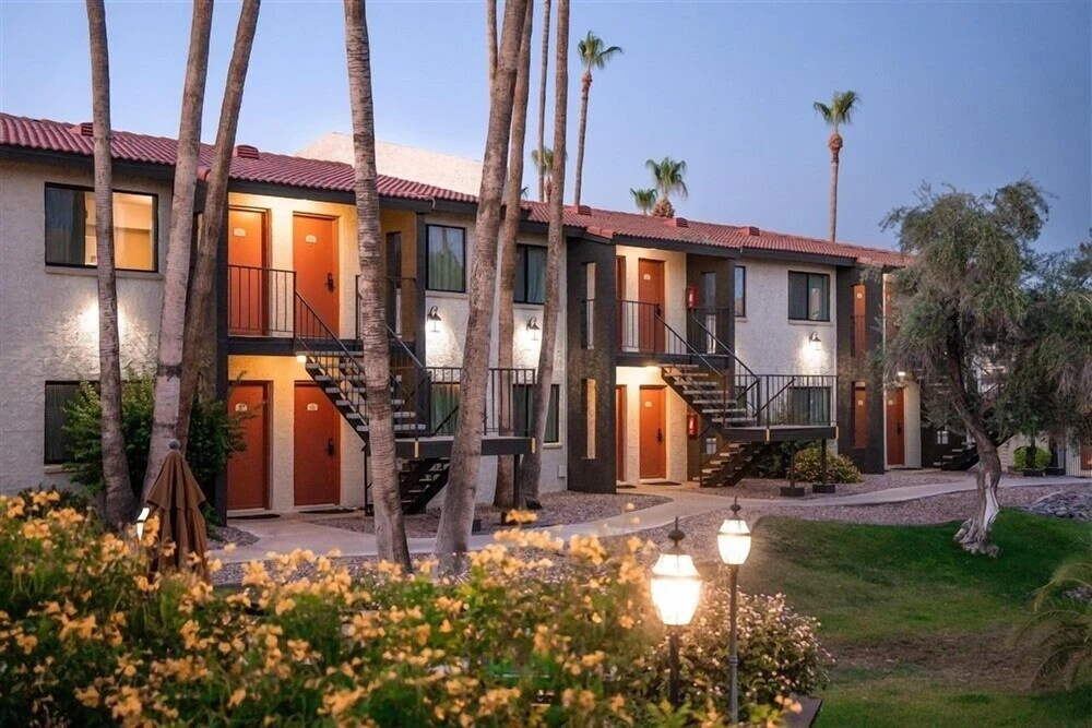 115 Fully Furnished 1BR Suite-Prime Location! by RedAwning