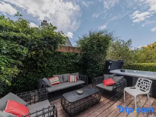 2BR Stay with Fireplace Hot Tub BBQ - Tasman