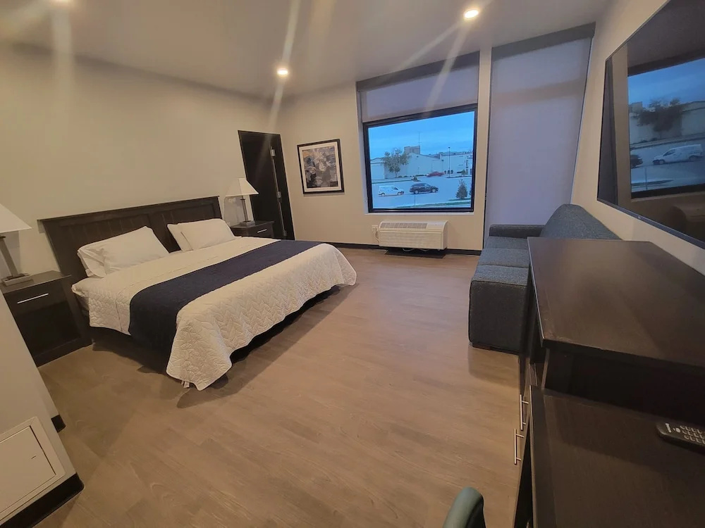 Suite with street view