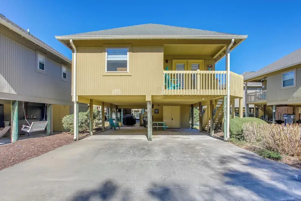 Myrtle Beach Cottage, Walk to Pools + Beach!