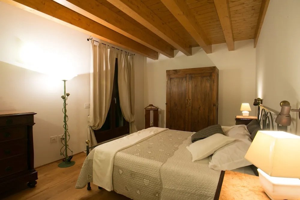 Standard Double room with balcony (full double bed)