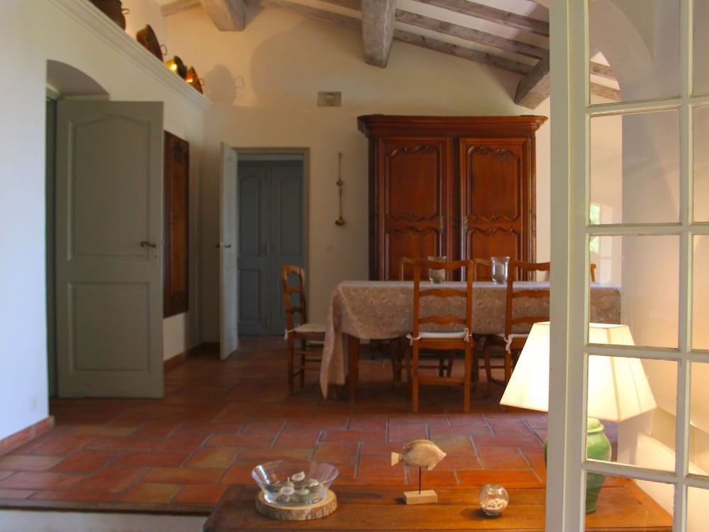 Alluring Villa in La Croix Valmer With Swimming Pool