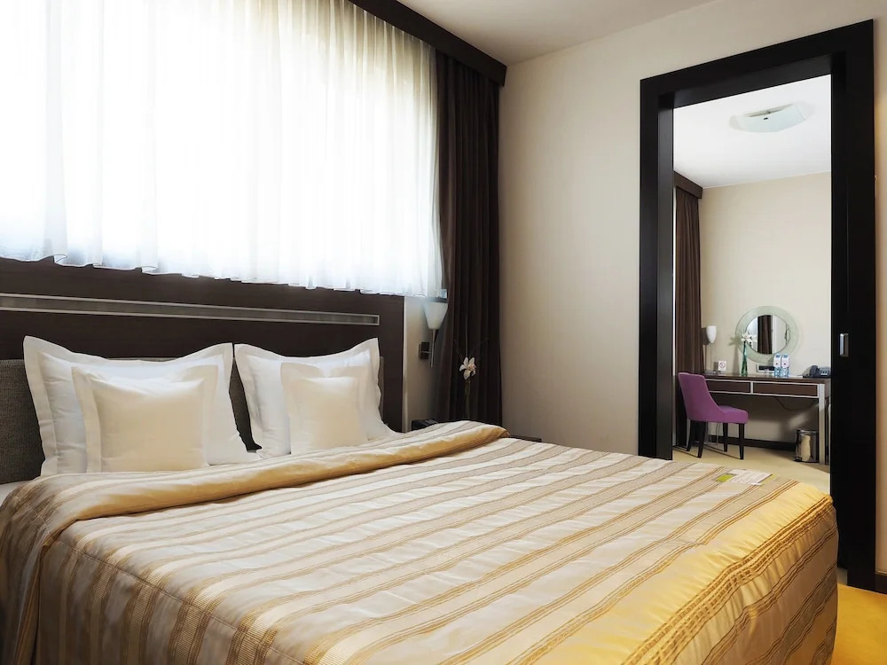 Двухместный люкс двуспальная кровать в In Hotel Belgrade