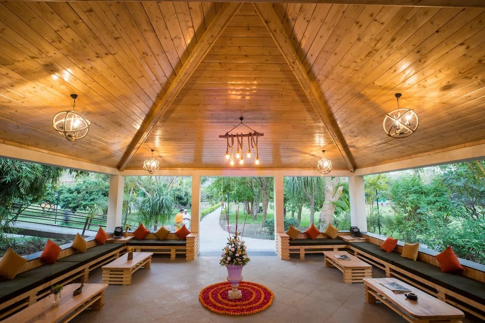 Lobby & Reception