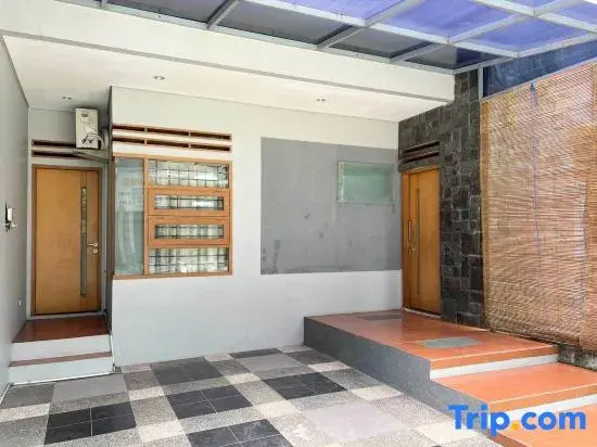Newly Large Villa 3BR Dago Bandung by 2ndHome
