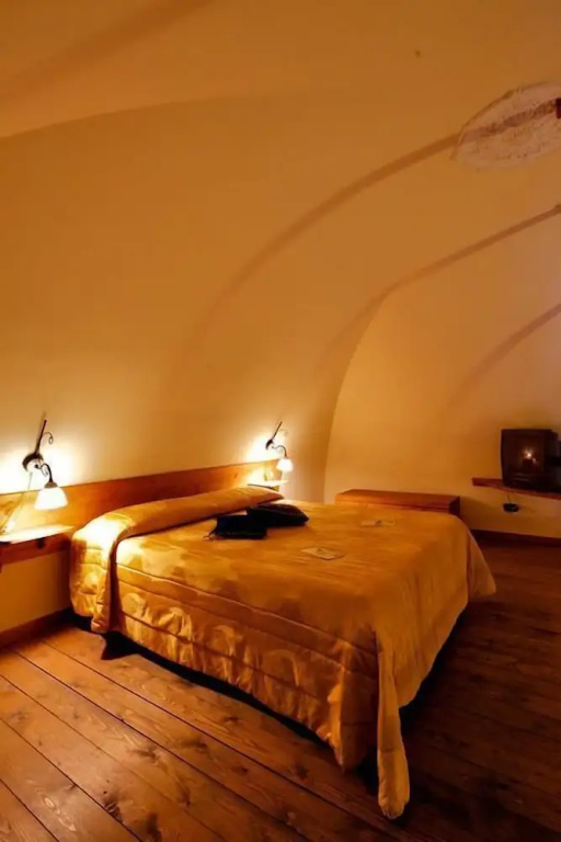 Standard Double room with balcony (full double bed)