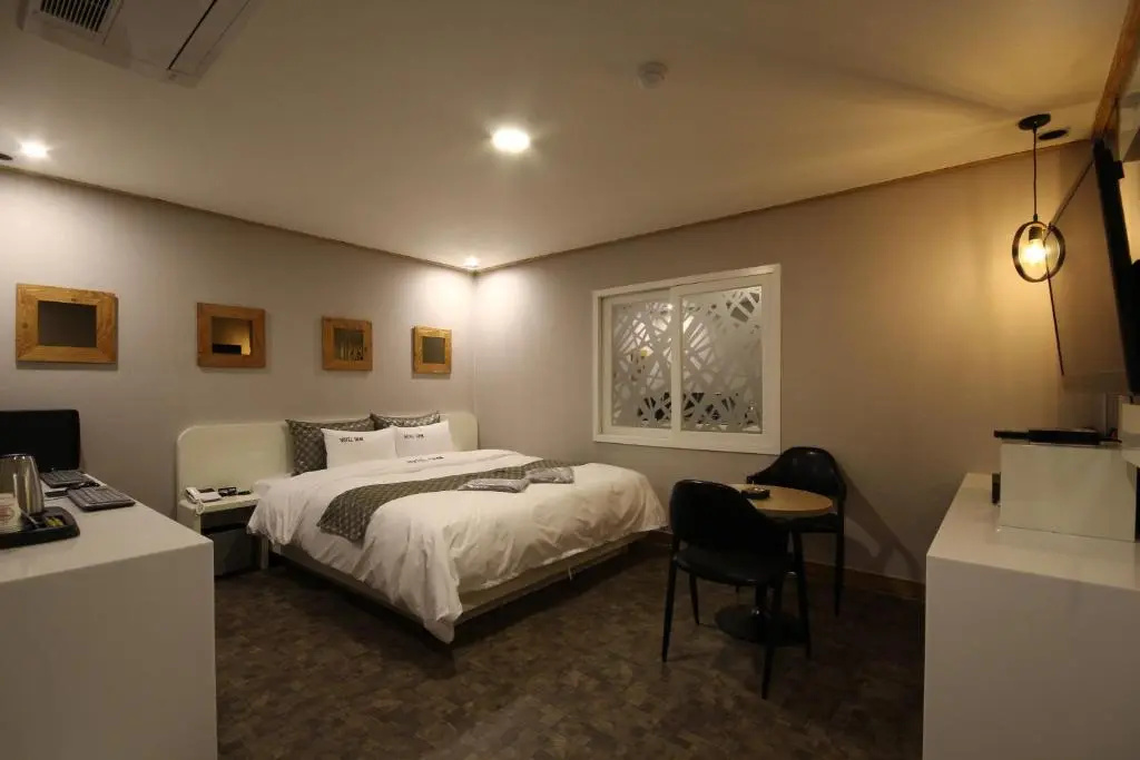 Deluxe Double room with sea view (full double bed)