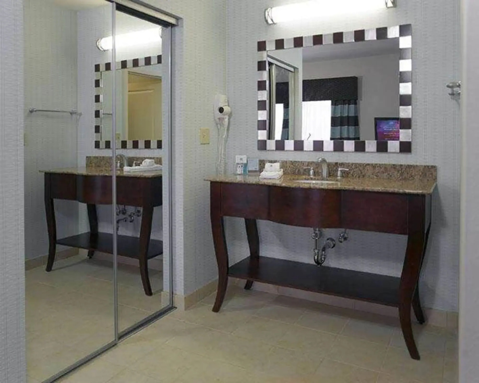 Lobby & Reception