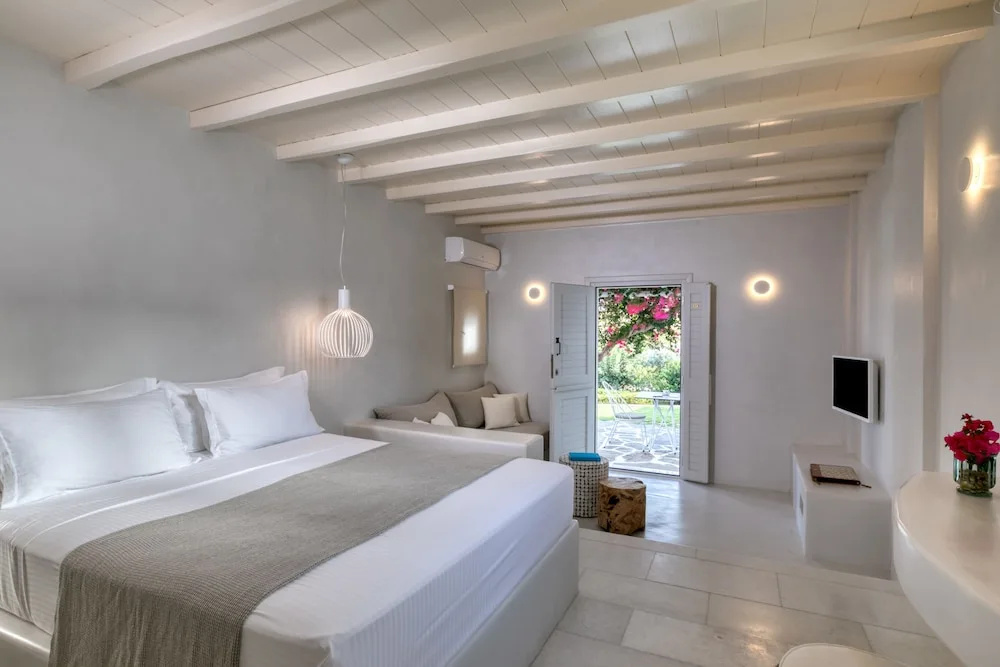 Luxury Double room with partial sea view (full double bed)