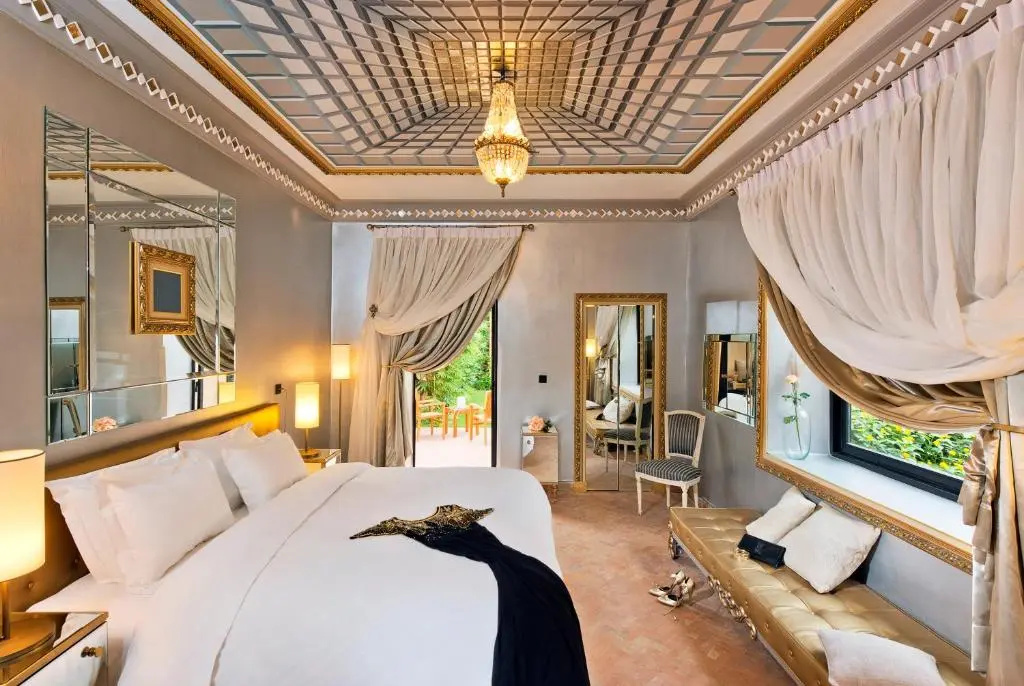Deluxe Double room (full double bed)