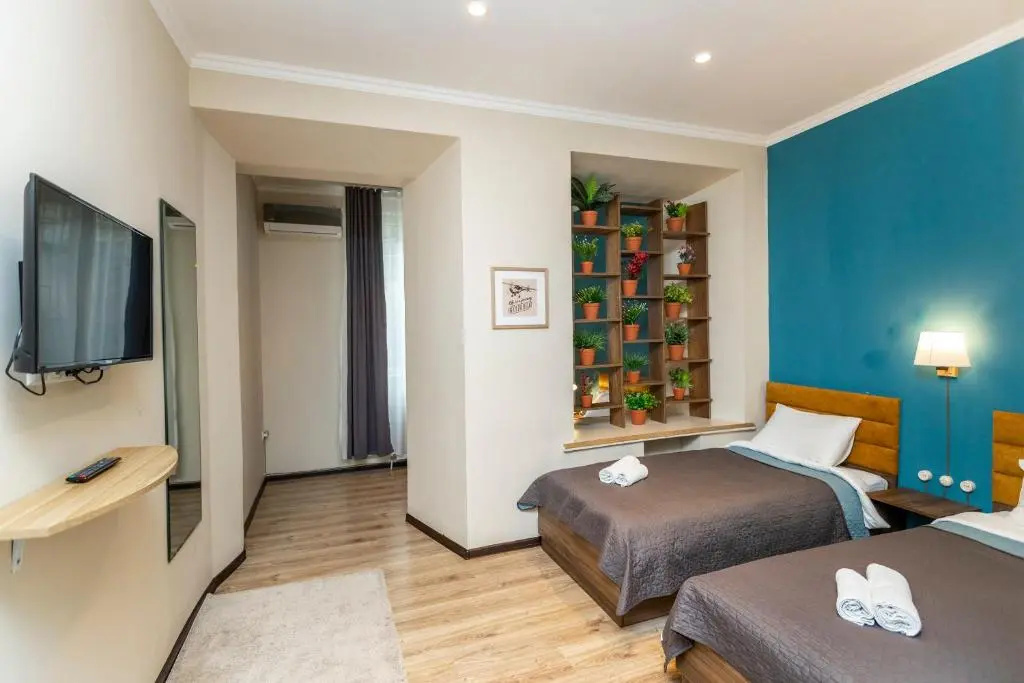 Standard Triple room