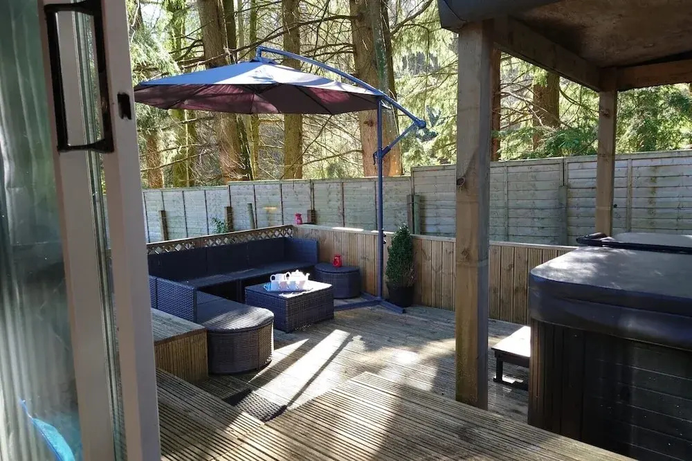 Wildwood Cabin - Sleeps 6, Hot Tub & Parking