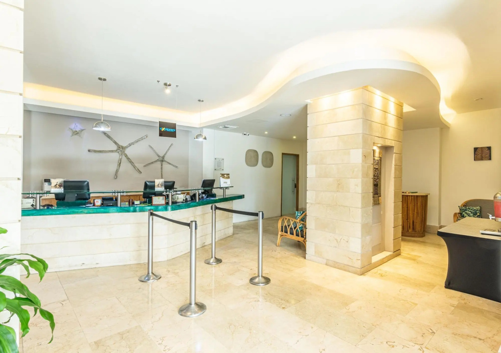 Lobby & Reception