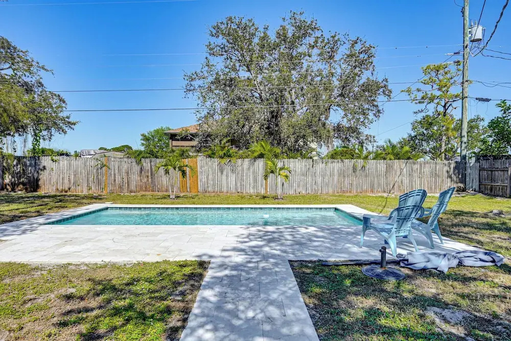 Pet Friendly! Sunny Getaway 3 Mi to Barefoot Beach