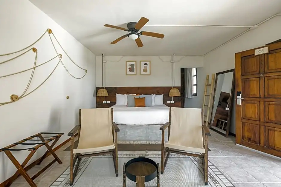Double Suite with garden view (full double bed)