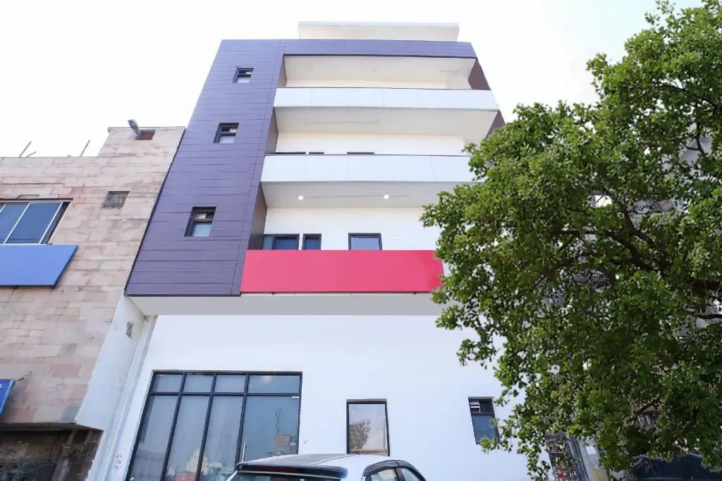 The Cozy Inn by OYO Rooms