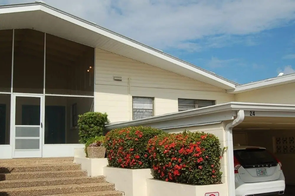 24 Aloha Kai 2 Bedrooms 1 Bathroom Apts