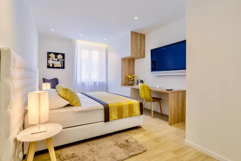 Premium Double room with sea view (full double bed)