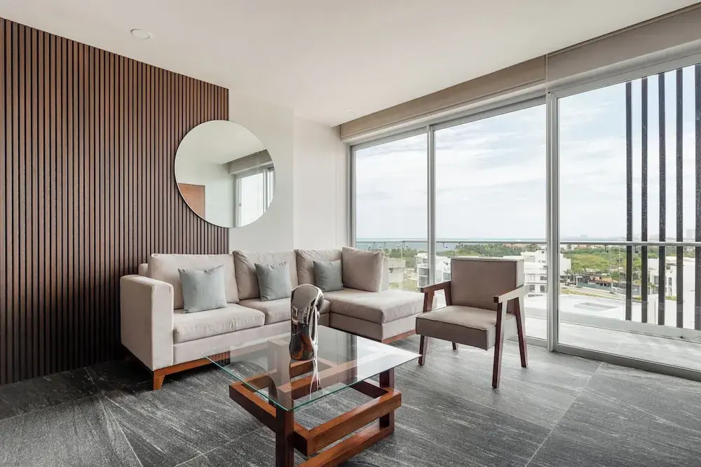 4 Bedrooms Luxury Apartment with balcony and with sea view