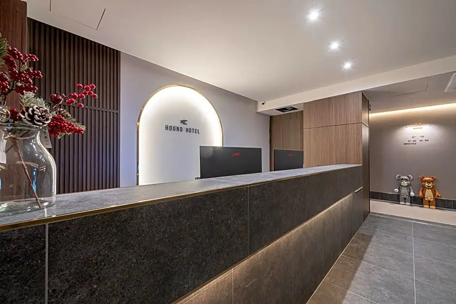 Lobby & Reception