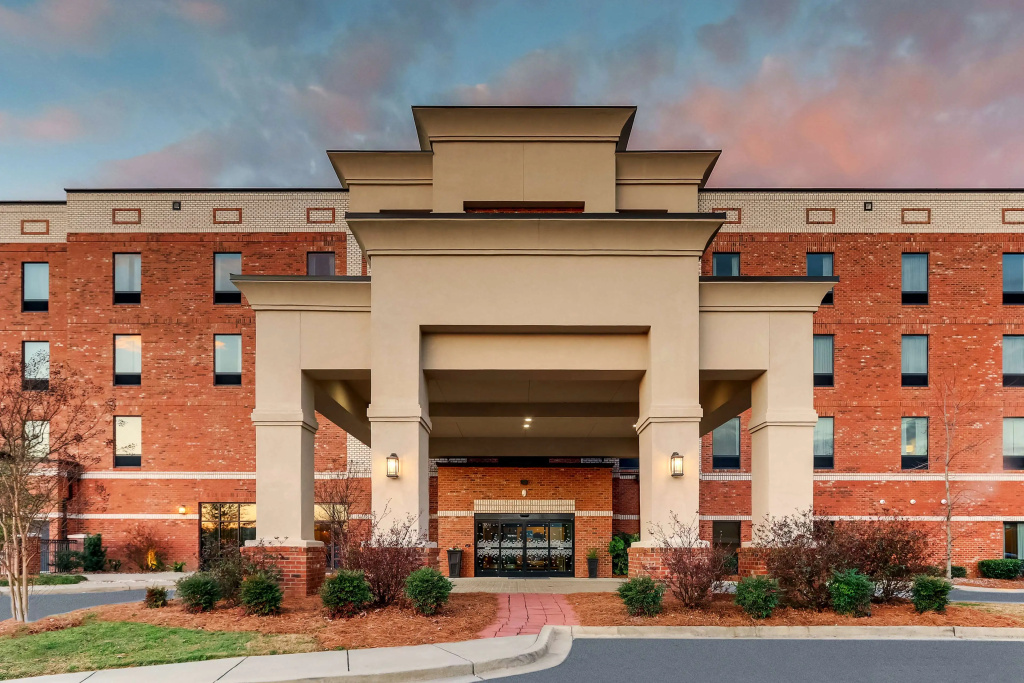 Hampton Inn & Suites Hartsville - Photo 1