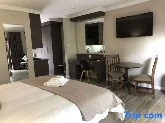 Luxury Double Suite (full double bed)