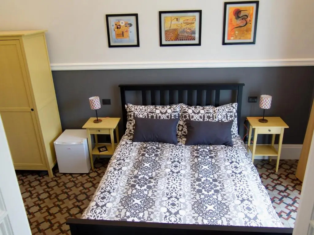 Deluxe Double room (full double bed)