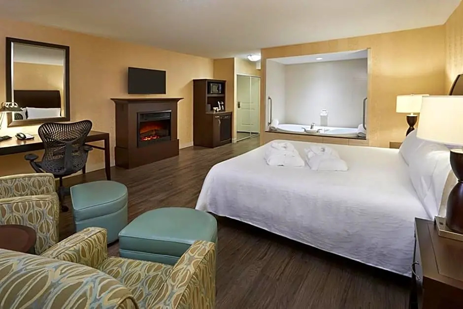 Revery Toronto Downtown, Curio Collection by Hilton - Chambres