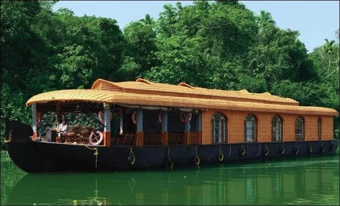 Royal Life Houseboat