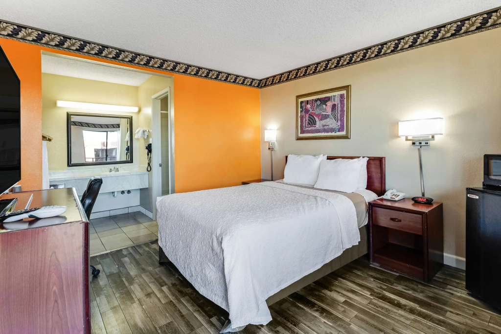Standard Double room (full double bed)