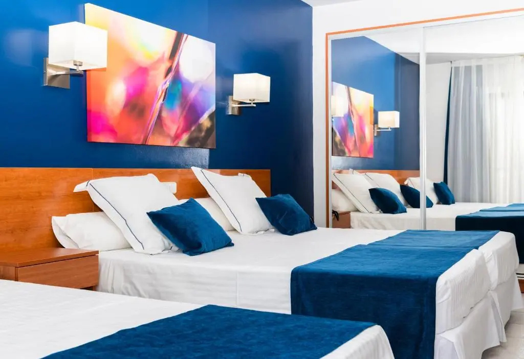 Standard Triple room
