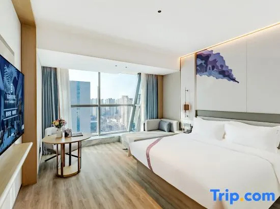 Double Suite with city view (full double bed)