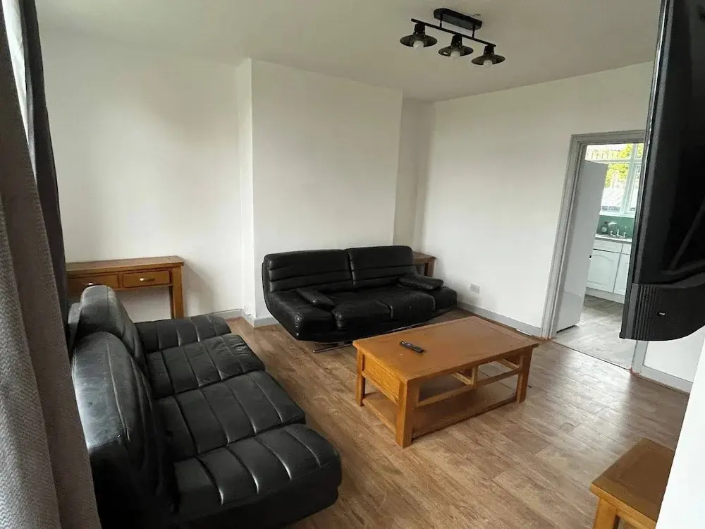 3 Bed House Sleeps 5 - Free Parking - Tv & Wifi