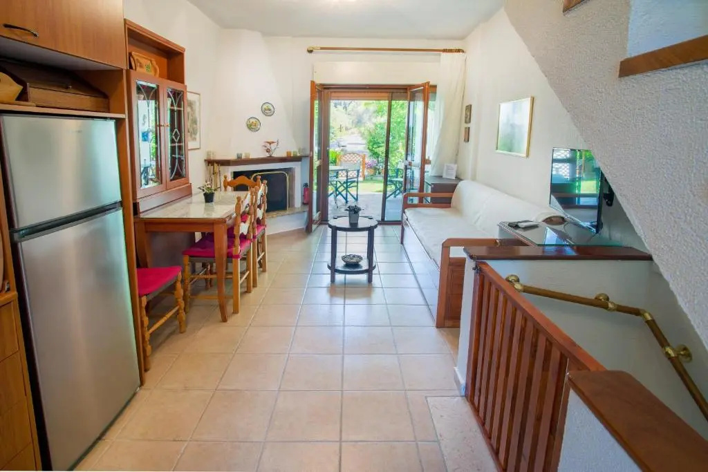 Casa Costa for 7 guests near Fourka beach