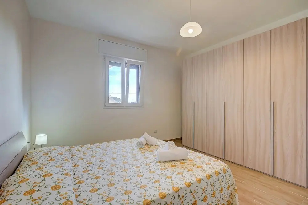 Le Bianche Apt 2 with Garden near The Sea