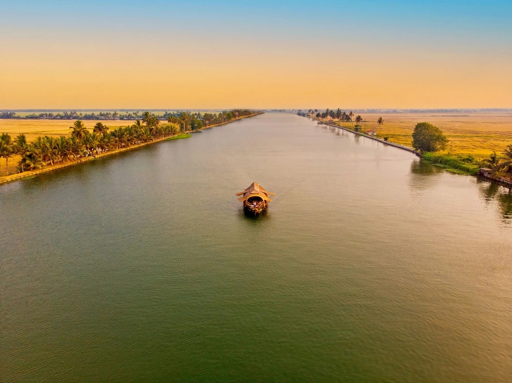 Spice Coast Cruises CGH Earth-Houseboat