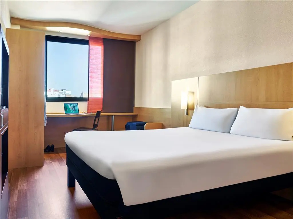 Отель ibis Barcelona Centro Sagrada Familia в Барселоне