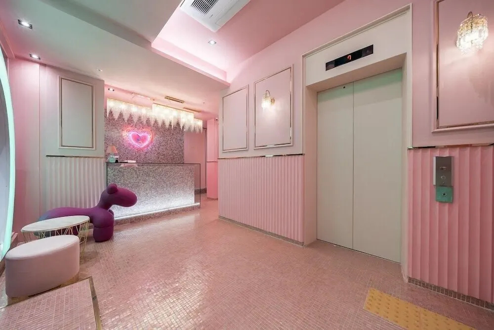 Lobby & Reception