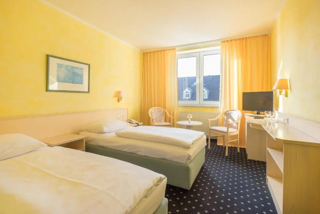 Business Double room (full double bed)