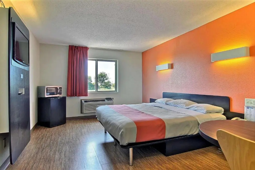Deluxe Double room (full double bed)
