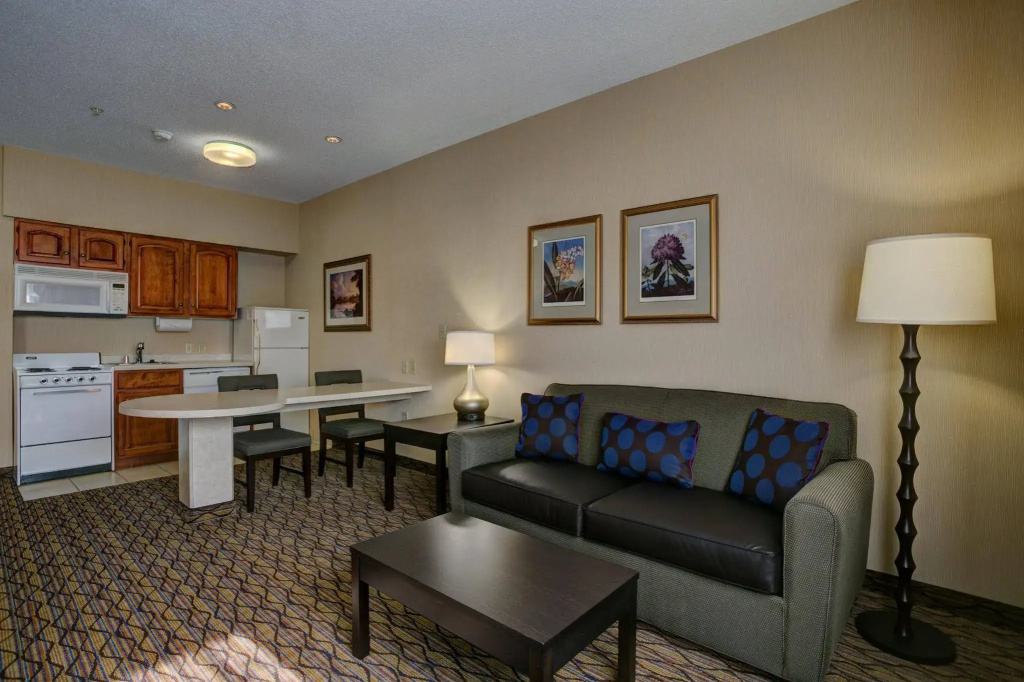 Holiday Inn Hotel & Suites-Milwaukee Airport by IHG - Général