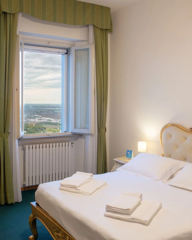 Standard Double room with view (full double bed)