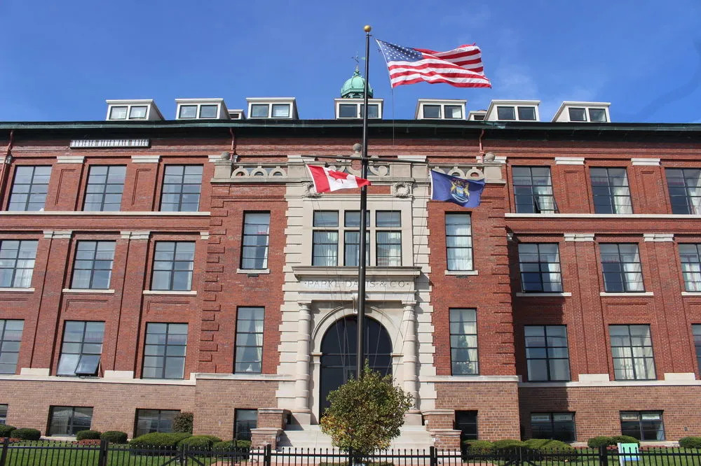 Roberts Riverwalk Hotel & Residence, Detroit — фото