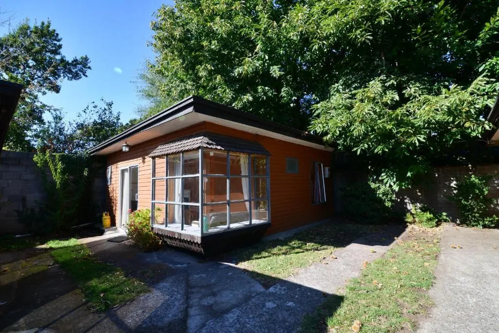 2 Bedrooms Bungalow