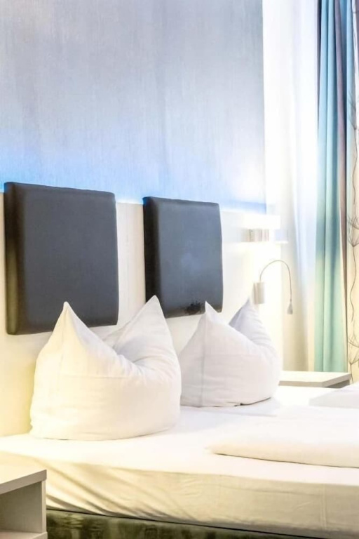 Standard Quadruple room with city view