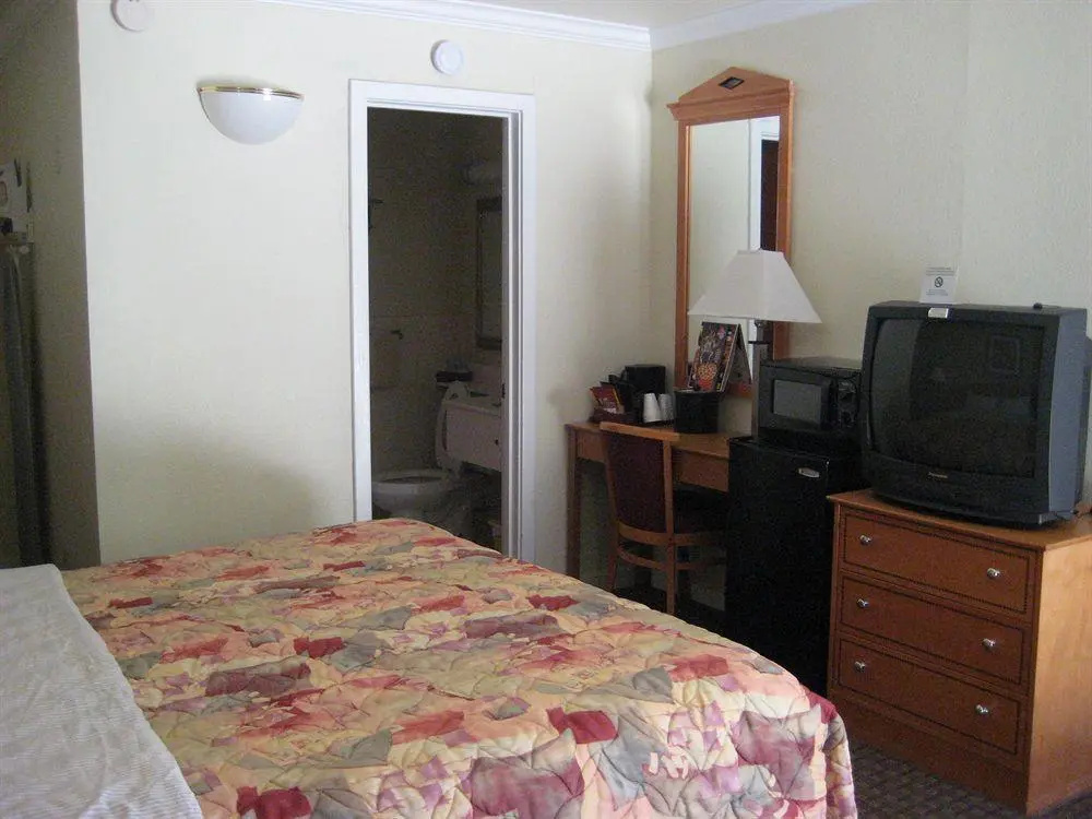 Bay Bridge Inn — 2