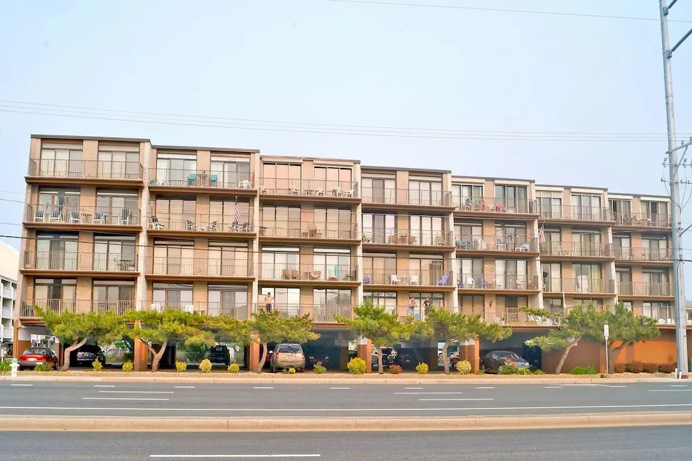 Jada 1f - Ocean City, Md 2 Bedroom Apts by RedAwning